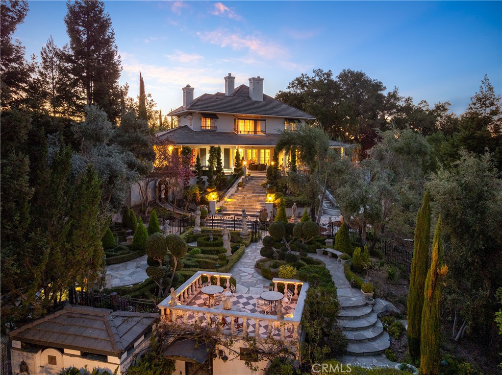 5405 Vineyard Drive
