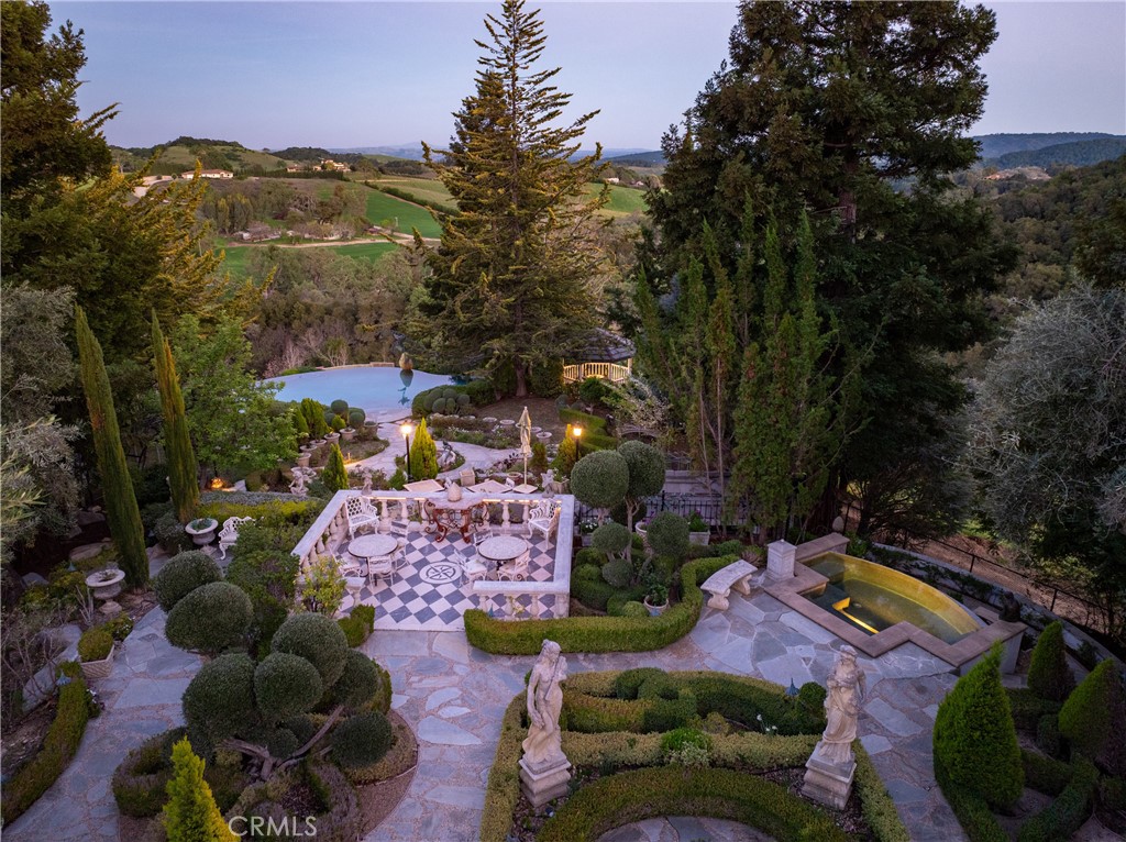 5405 Vineyard Drive