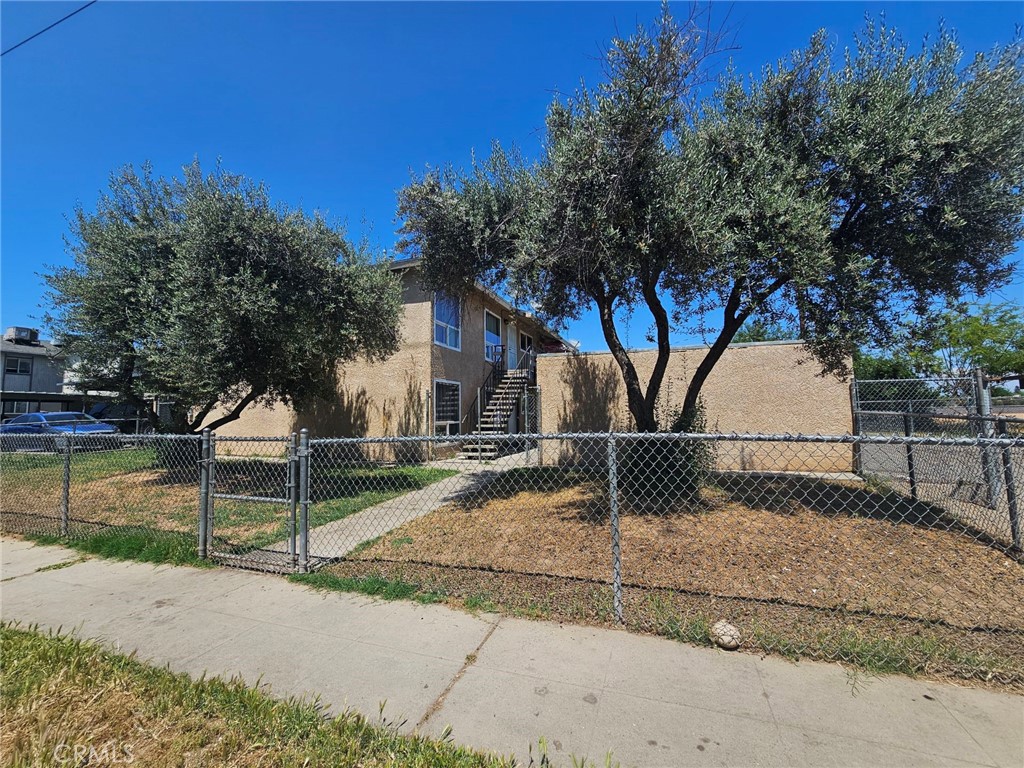 Properties 3 5 E Saginaw Way