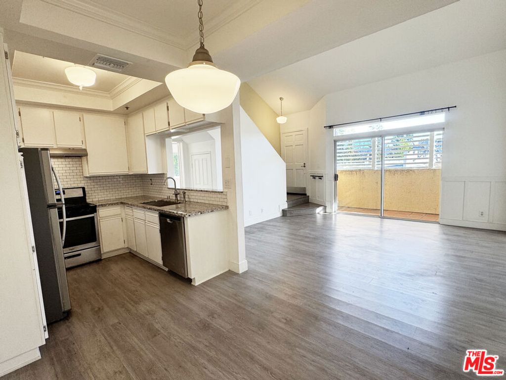 Photo of 13801 Oxnard Street #206, Valley Glen, CA 91401 (MLS # 26638909)