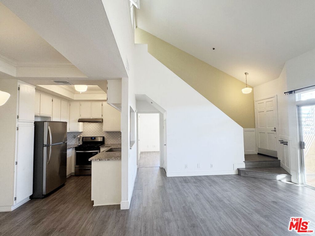 Photo of 13801 Oxnard Street #206, Valley Glen, CA 91401 (MLS # 26638909)