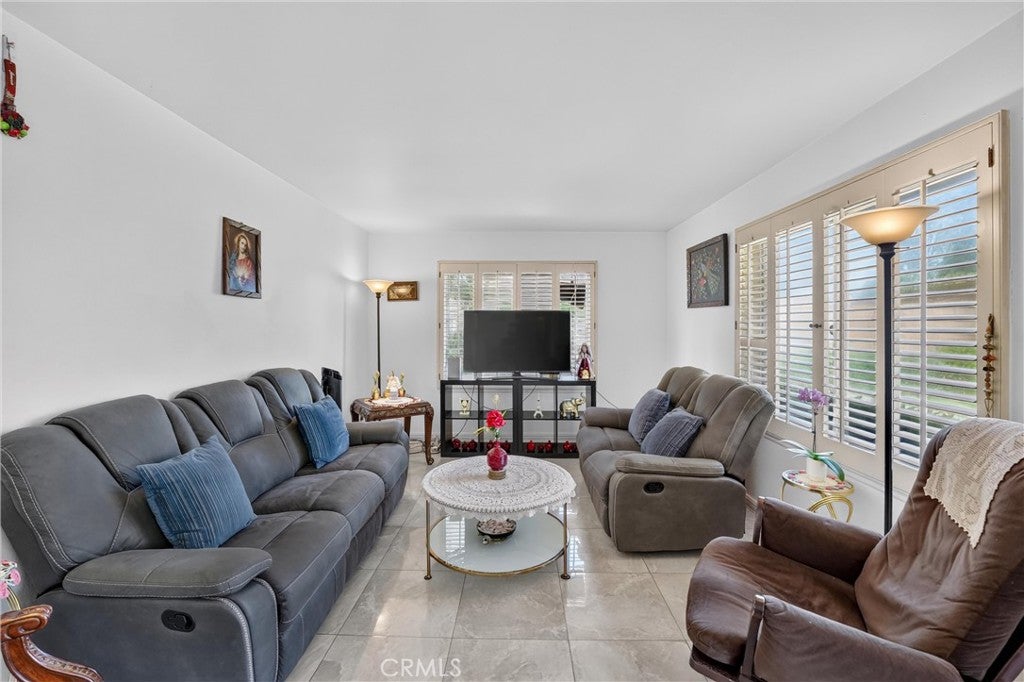 18237 Solano River Court, Fountain Valley CA 92708 - Photo 7