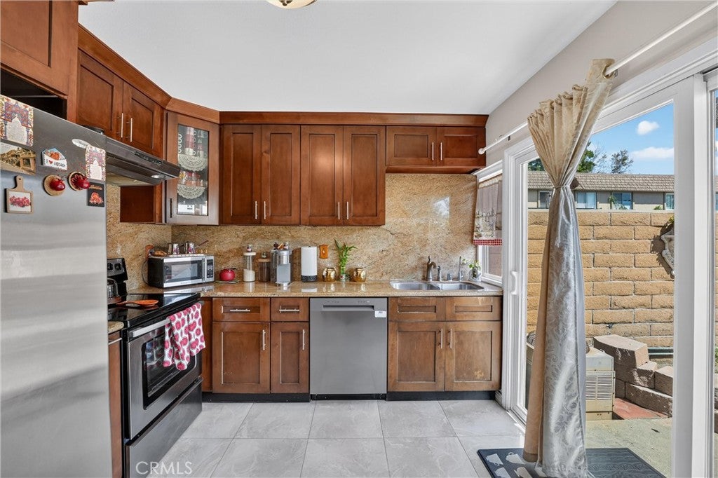 18237 Solano River Court, Fountain Valley CA 92708 - Photo 16