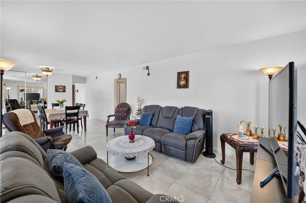 18237 Solano River Court, Fountain Valley CA 92708 - Photo 9