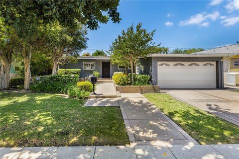 Photo of 2635 Gondar Avenue, Long Beach, CA 90815 (MLS # SB26099783)