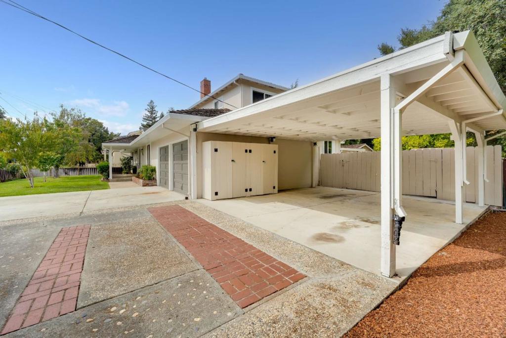 966 Marilyn Drive