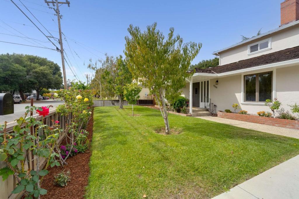 966 Marilyn Drive