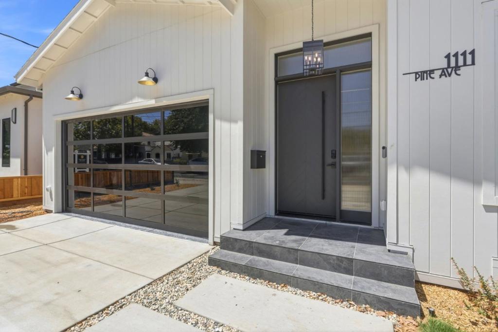 1111 Pine ave