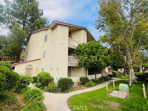 Photo of 5837 Oak Bend Ln Ln #311, Oak Park, CA 91377 (MLS # SR25231132)