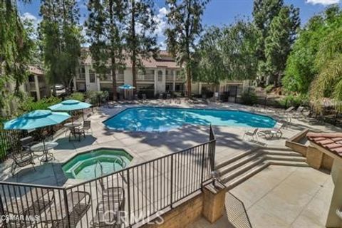 Photo of 5837 Oak Bend Ln Ln #311, Oak Park, CA 91377 (MLS # SR25231132)