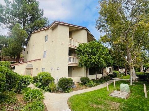Photo of 5837 Oak Bend Ln Ln #311, Oak Park, CA 91377 (MLS # SR25231132)