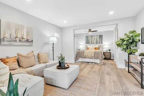 8644 Via Mallorca Unit F, La Jolla, CA 92037 - MLS#: 250043207SD