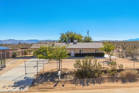 Photo of 58169 Canterbury St, Yucca Valley, CA 92284 (MLS # JT25257461)