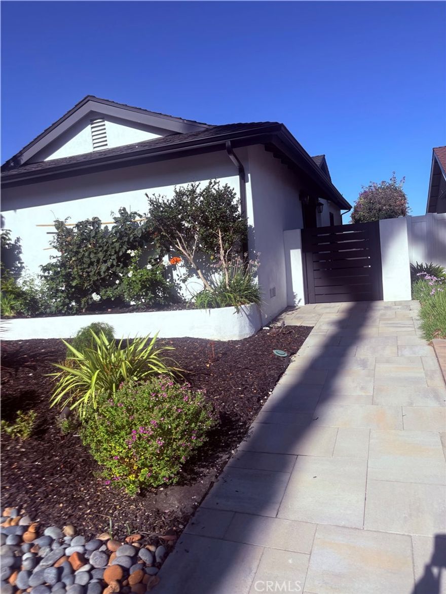 Discover this stunning brand new junior ADU featuring a one-bedroom layout, nestled in a fantastic walkable neighborhood in Laguna Niguel! This charming space boasts beautiful hardwood flooring, modern appliances, and includes a refrigerator, microwave, dishwasher ,washer, and dryer. The owner has truly gone above and beyond to create a cozy, state-of-the-art home! Interested applicants to apply through RentSpree.