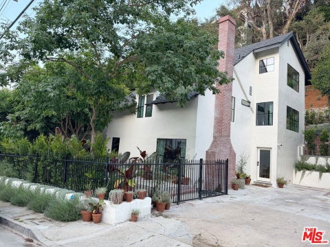 Photo of 8334 Kirkwood Drive, Los Angeles, CA 90046 (MLS # 26919347)