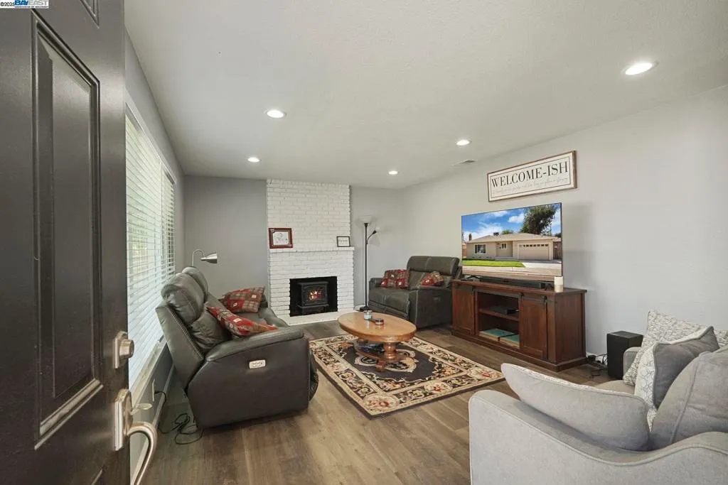 Modesto, California 95350, United States, 3 Bedrooms Bedrooms, ,2 BathroomsBathrooms,Residential,Active,214439