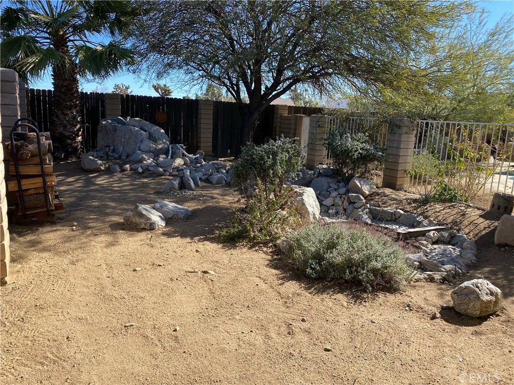 Photo of 6929 La Habra Ave, Yucca Valley, CA 92284 (MLS # IG26028796)