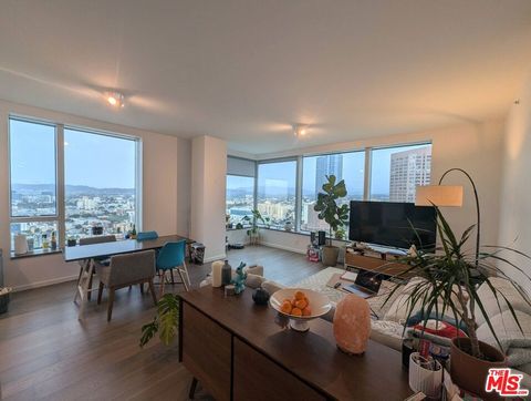 Photo of 889 Francisco Street #3308, Los Angeles, CA 90017 (MLS # 25622141)