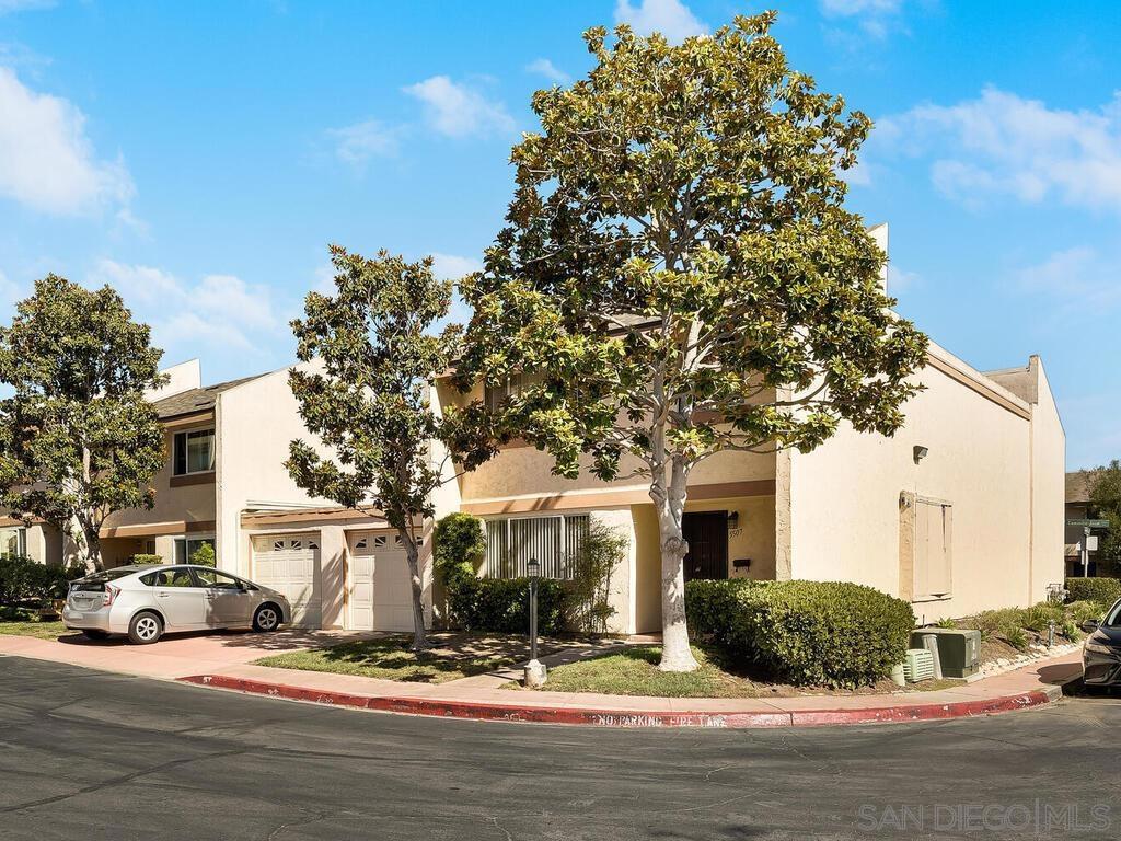 Lives like a house - This 3Br/2Ba end unit townhome has private yard, patio and 1 car garage. Open kitchen to dining/living room and patio/yard. New SS appliances, paint, and popcorn ceiling removal make it move in ready! Garage has full size washer/dryer. Complex offers pool, spa, and clubhouse. Shopping and dining are nearby; the beach is just a few miles away. FHA/VA