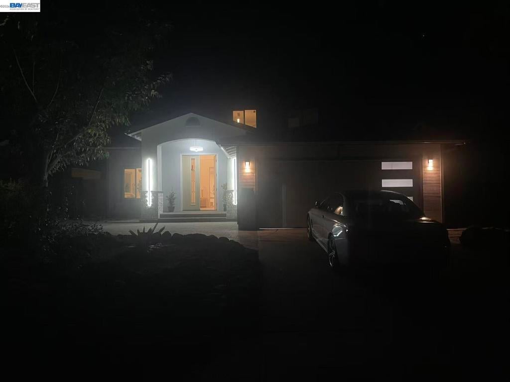 2521 Coconut Dr