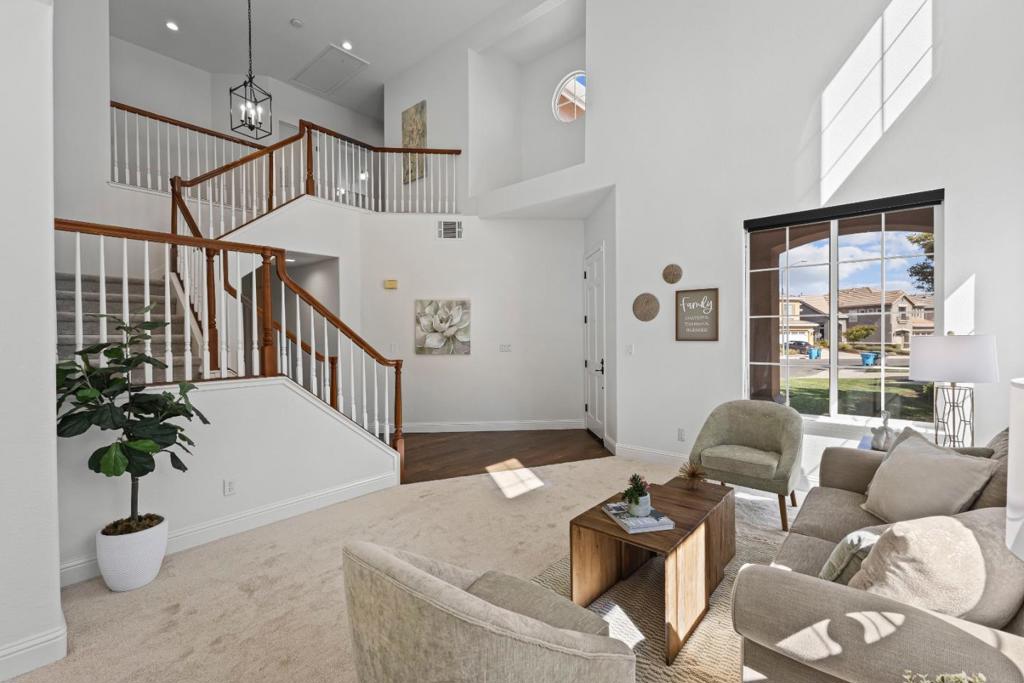 1482 Goshawk Court