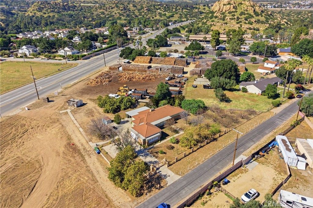 Photo of 10721 Andora Ave, Chatsworth, CA 91311 (MLS # SR26065083)