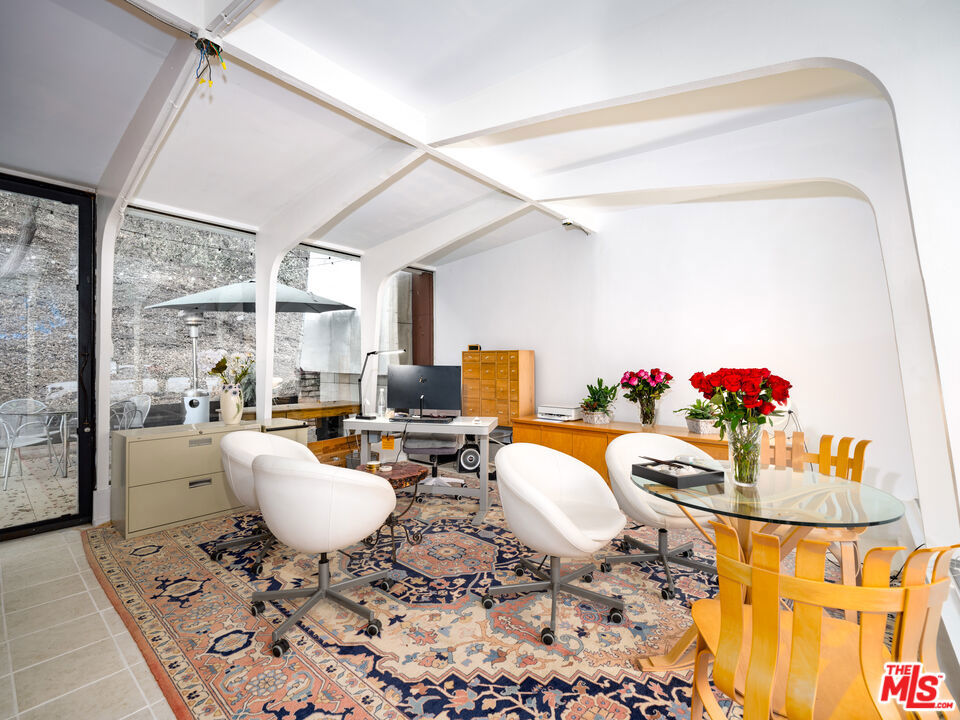 1111 N Topanga Canyon Boulevard