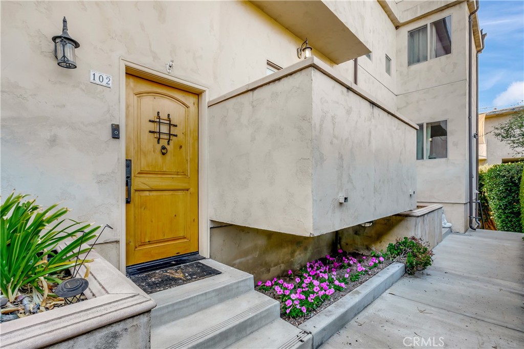 BIGGER AND BETTER THAN MOST! RARE 4 BDRM/3.5BA TOWNHOUSE! Amazing 4-Level, 1,780 sqft home located in a Quiet, Secure 6-Unit Complex in West Toluca Lake. This Home offers Privacy and Space - Unique! On the Ground Floor - find lots of Natural Light, Soaring Ceilings and a Great Room with Travertine Flooring, Fireplace, Kitchen Dining Area and Patio. The Primo Kitchen features Custom Maple Cabinetry and New Stainless-Steel Appliances. Up the stairs to the 3rd Level are 3 Ample Sized Bedrooms with 2 Full Bathrooms. Now to the Penthouse where the Primary Bedroom stars A Private Balcony and Sundeck! A Custom Spa-Like Ensuite - Jacuzzi Style Tub, Dual Vanity Sinks, Extra Large Walk-In Shower - STUNNING! A Walk-In Closet finishes this Masterpiece! BONUS! Oversized 2-Car Garage, Large Laundry Room with Extra Storage Space. EXTRA BONUS! Low HOA fees of only $340! Easy access to the 134 and 101 Freeways for seamless connectivity throughout the Los Angeles area. Close to major studios like Universal and Warner Bros., as well as Ventura Boulevard's shops and restaurants.