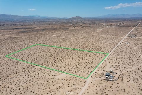 Photo of 6789 La Brisa Drive, Joshua Tree, CA 92252 (MLS # JT25181057) Photo of 6789 La Brisa Drive, Joshua Tree, CA 92252 (MLS # JT25181057)