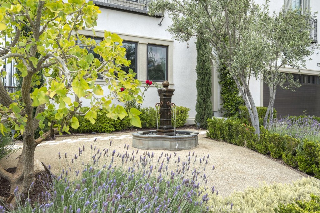 11003 Sweetwater Court