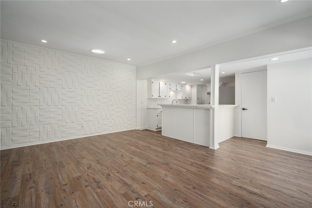 1228 S Dunsmuir