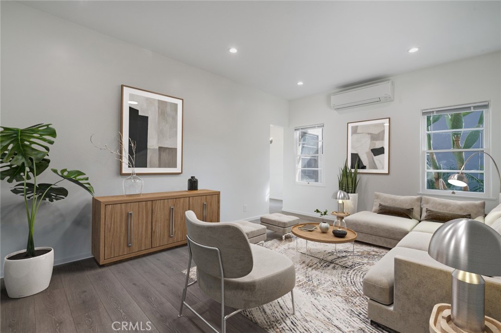 1228 S Dunsmuir