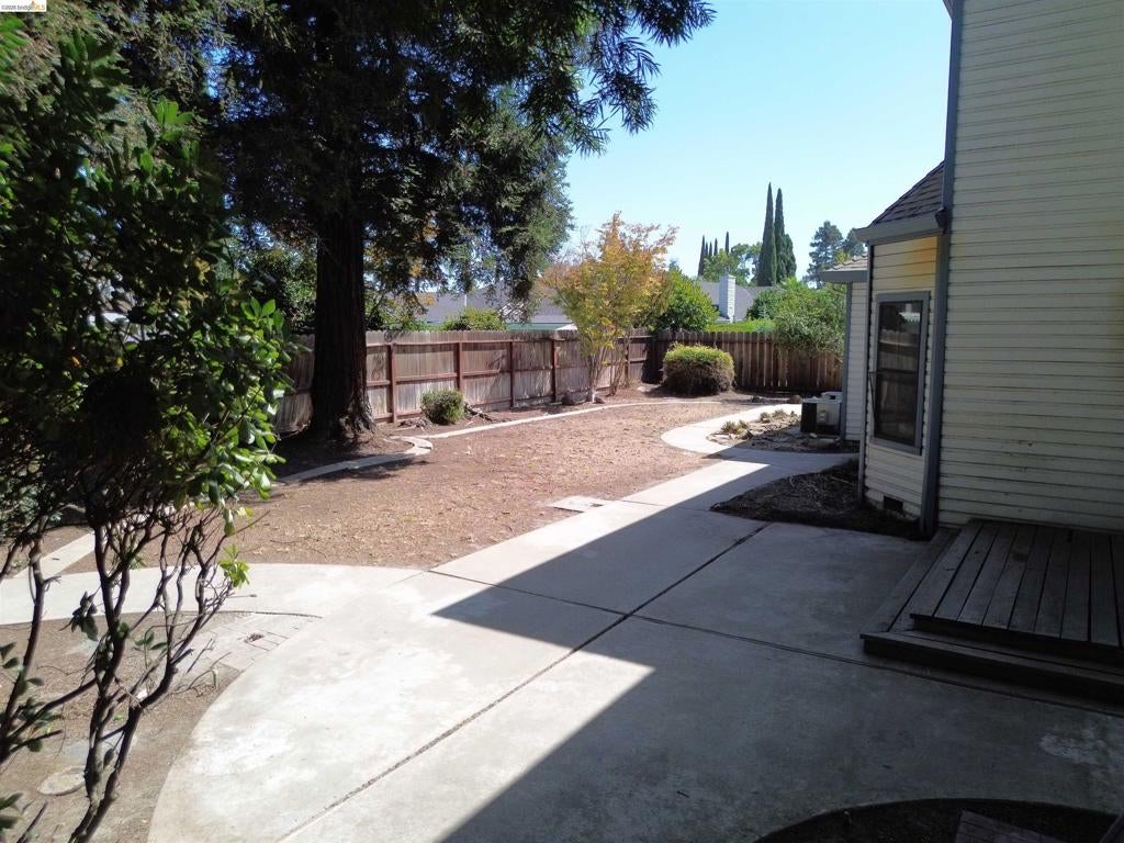 3716 Viader Dr