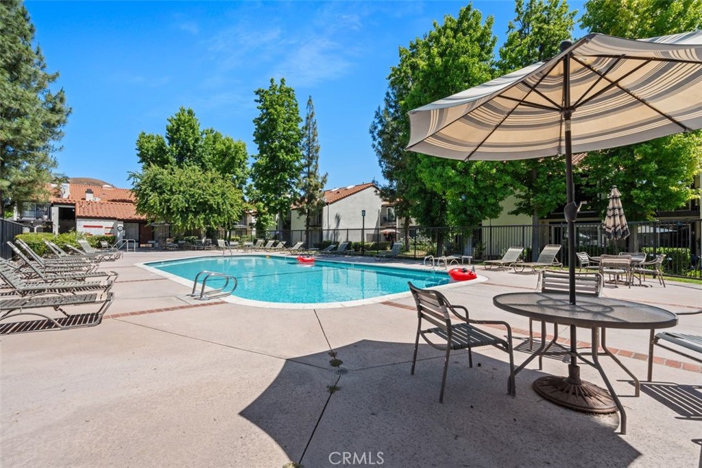 New Price Adjustment!! The BEST VALUE in Las Virgenes Park Townhomes.
This beautifully maintained 2-bedroom, 2.5-bath townhome offers 1,265 sq ft of comfortable living space in one of the area's most desirable communities. Each spacious bedroom features its ensuite bath, one with a walk-in closet while the main level includes a convenient guest powder room. The flooring is a combination of carpet tile and engineered hardwood.Enjoy cozy evenings by the fireplace and easy access to your private, detached 2-car garage.
Residents of this well-kept community enjoy a wealth of HOA amenities, including fire and earthquake insurance, roof maintenance, lush landscaping, two heated pools and spas, and a welcoming clubhouse—perfect for gatherings and relaxation.
Just a quick 12 mile drive to Pepperdine University and ideally located near Malibu beaches, shopping, restaurants, and in the award-winning Las Virgenes School District, this home offers both lifestyle and location. Don't miss your opportunity to own in one of Calabasas' most charming communities.