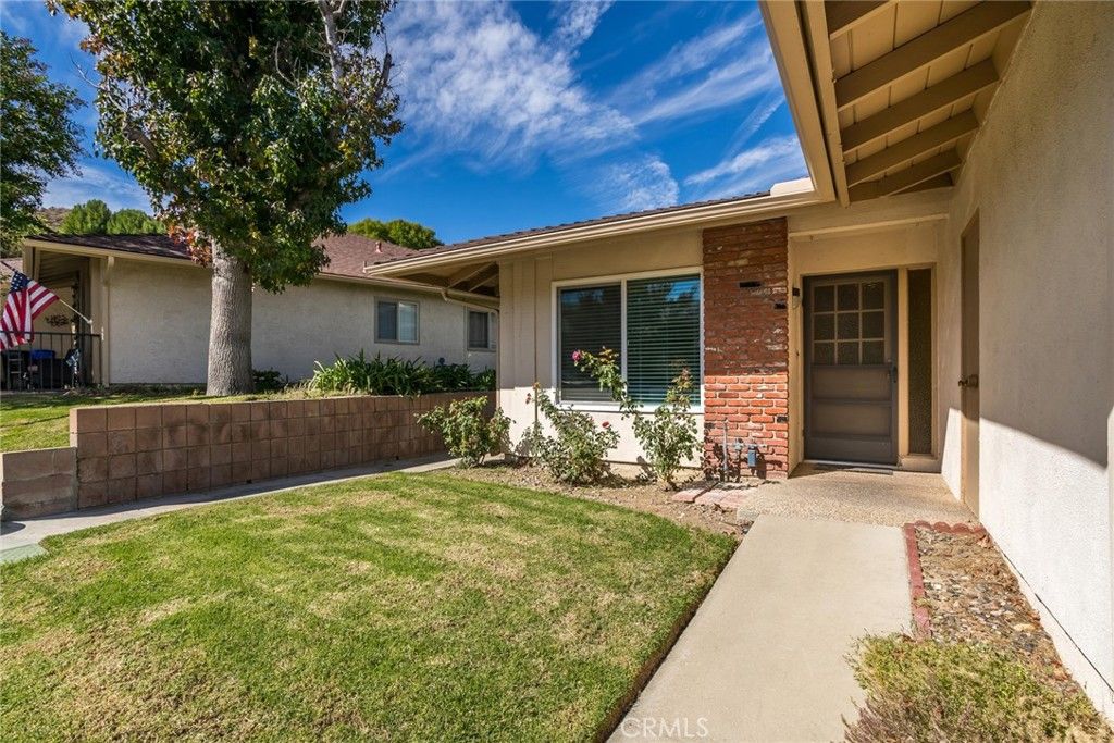 Photo of 26751 Winsome Circle, Newhall, CA 91321 (MLS # SR25227088)