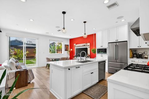 Photo of 1135 N Commonwealth Avenue, Los Angeles, CA 90029 (MLS # 226002326)