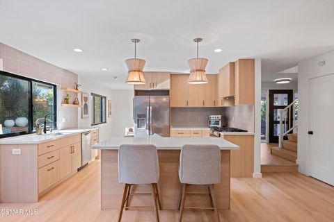 Photo of 1465 Cheswick Place, Westlake Village, CA 91361 (MLS # 226000121)