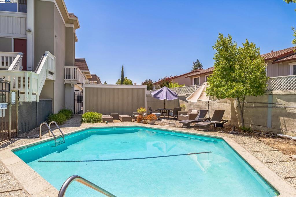 VINTAGE HILLS - Residential