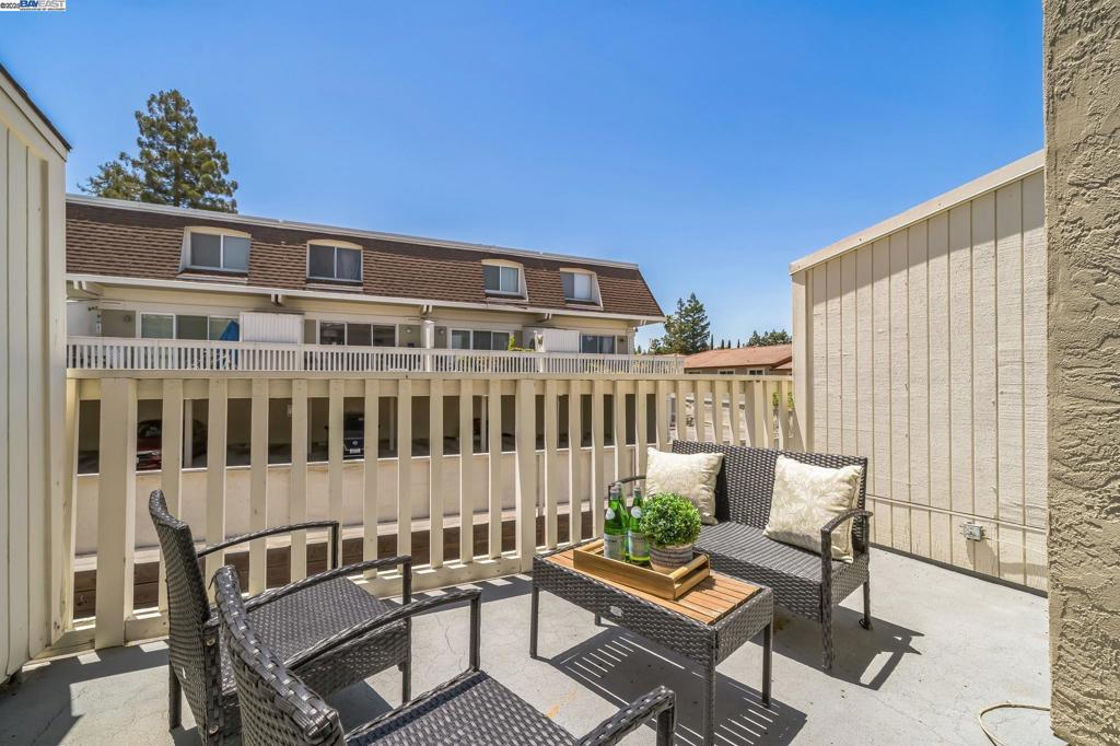 VINTAGE HILLS - Residential