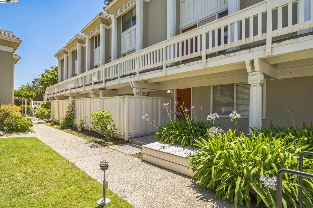 VINTAGE HILLS - Residential