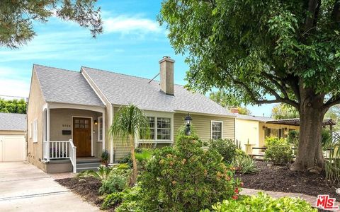 Photo of 5728 Columbus Avenue Avenue, Sherman Oaks, CA 91411 (MLS # 26661839)