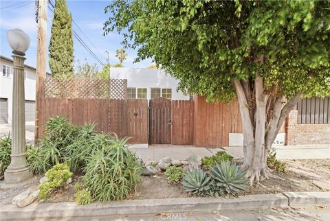 Photo of 12063 Woodbridge St, Studio City, CA 91604 (MLS # SR26068935)
