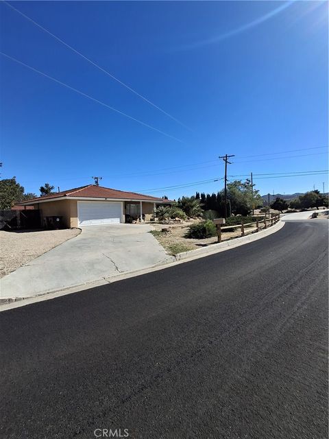 Photo of 6873 Warren Vista Dr, Yucca Valley, CA 92284 (MLS # JT25242070)