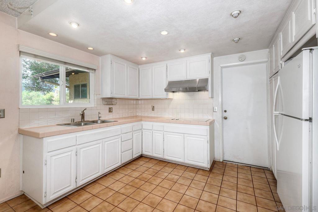 3910 Prairie Dr