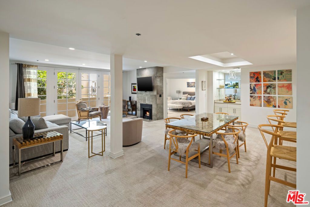 Photo of 575 S Barrington Avenue #204, Los Angeles, CA 90049 (MLS # 25610665)