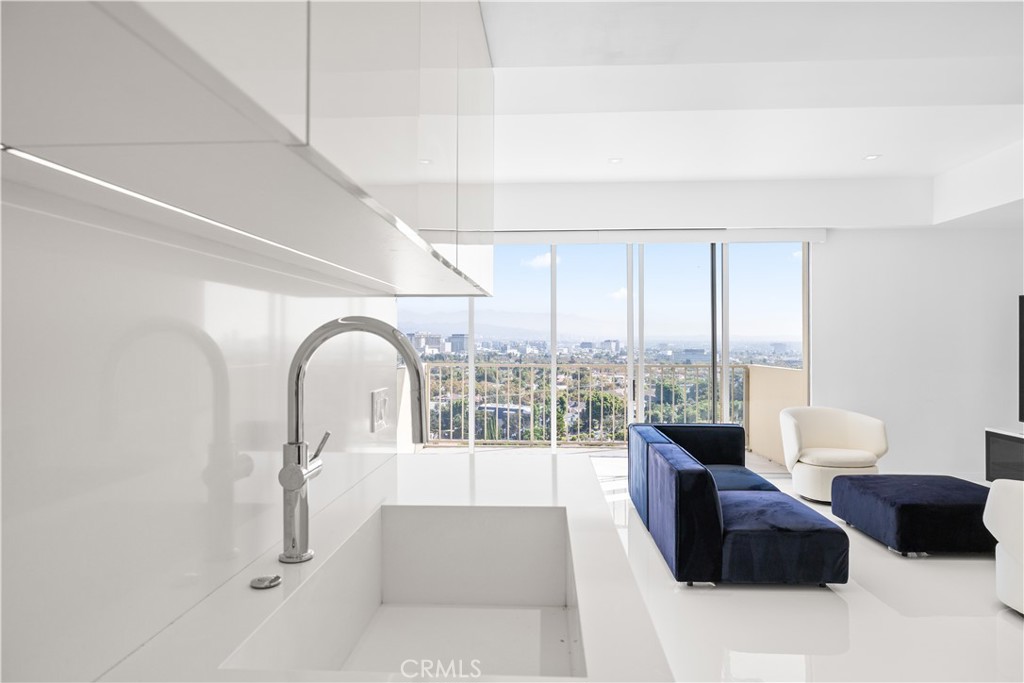 2160 CENTURY PARK E 902