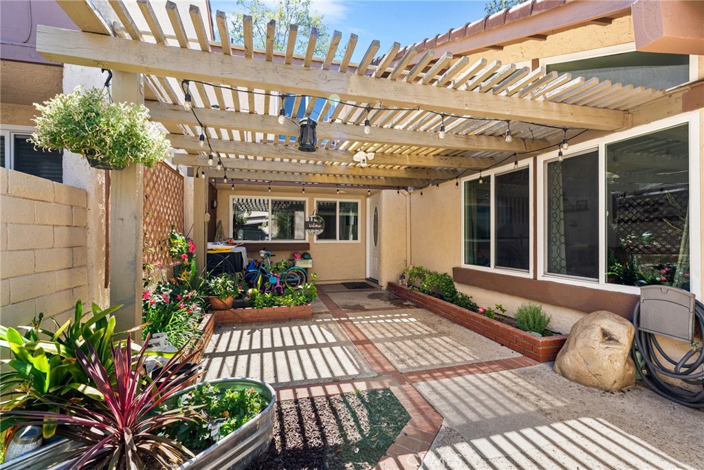 253 S Vista Del Monte