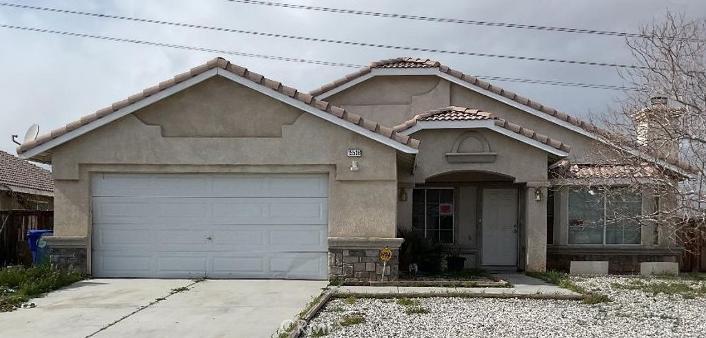 Photo of 15536 Jojoba Ln, Victorville, CA 92394 (MLS # IV26038916)