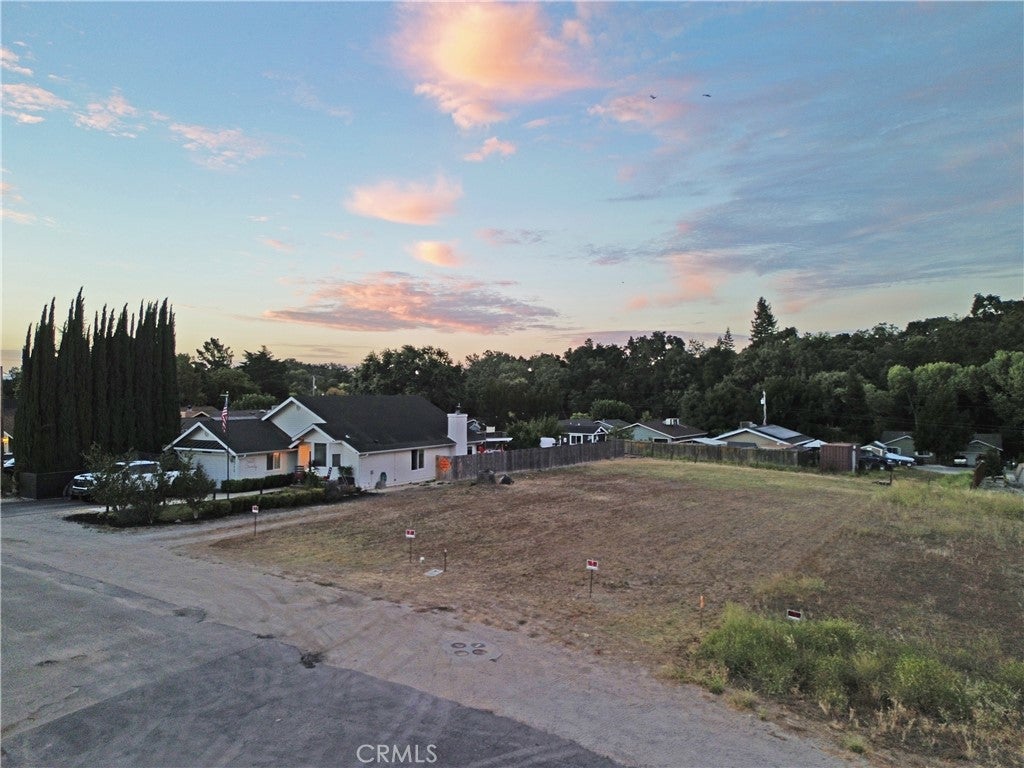 799 Forest Ave