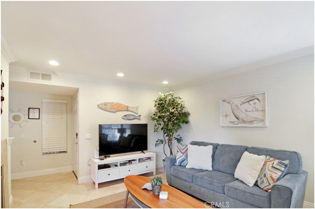 52 Corniche Dr F